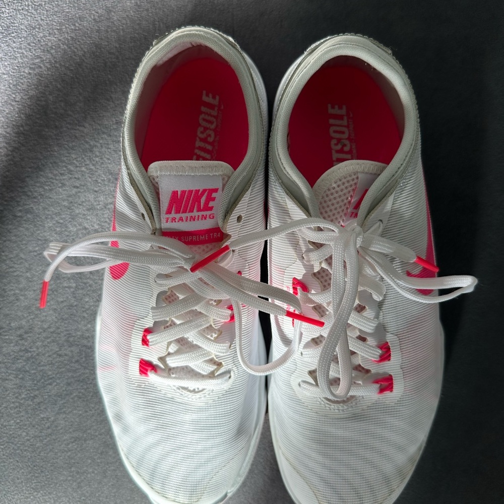 Nike white running sneakers size 38 ( USA 7)